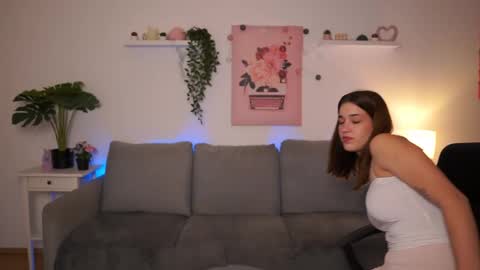 Sisi online show from November 2025 06:51:02 PM