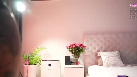 kissing33 online show from March 2026 02:32:02 PM