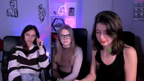 kitniss online show from December 2025 08:38:01 PM