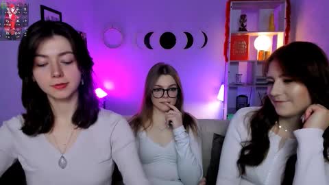 kitniss online show from March 2026 08:12:02 PM