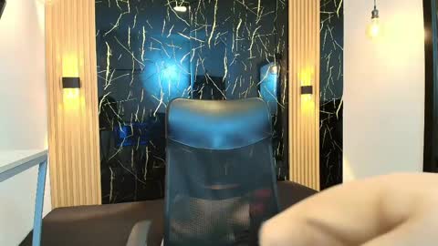 kitsune_44 online show from April 2026 07:47:02 PM