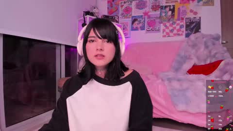 Snapshot of kittenmoon_ chatting on February 2025 02:59:02 AM online show from February 2025 02:59:02 AM