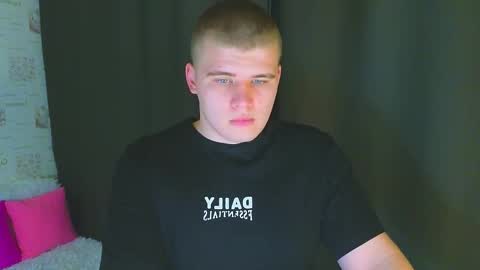 Snapshot of kittenmur chatting on October 2025 04:15:02 PM Vlad online show from October 2025 04:15:02 PM