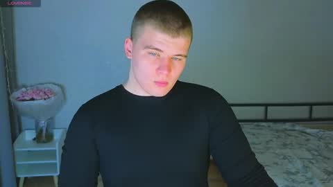 Snapshot of kittenmur chatting on November 2025 09:16:02 PM Vlad online show from November 2025 09:16:02 PM