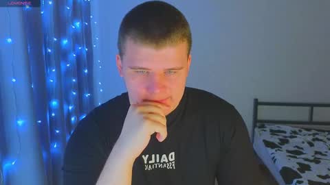 Snapshot of kittenmur chatting on November 2025 03:51:02 AM Vlad online show from November 2025 03:51:02 AM