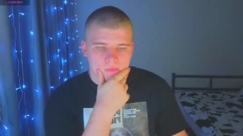 Snapshot of kittenmur chatting on December 2025 04:02:01 PM Vlad online show from December 2025 04:02:01 PM