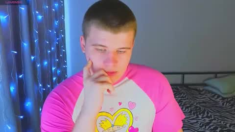 Snapshot of kittenmur chatting on December 2025 05:03:02 AM Vlad online show from December 2025 05:03:02 AM