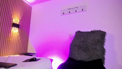 Snapshot of kitty__bunny chatting on June 2026 02:33:01 PM kitty__bunny online show from June 2026 02:33:01 PM