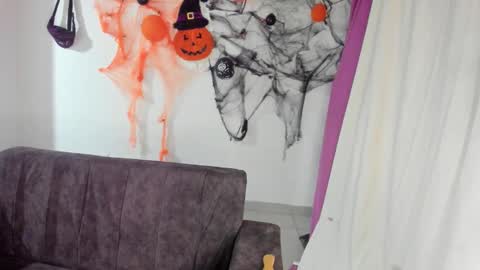 kitty__chs online show from November 2025 11:07:01 AM