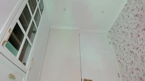 sophie online show from April 2026 06:35:01 PM