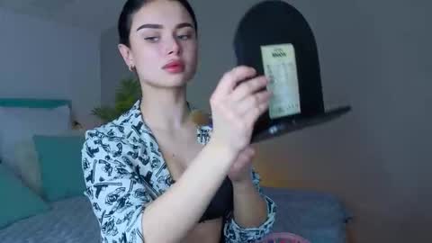 kitty_cut1ee_ online show from February 2026 01:42:01 PM