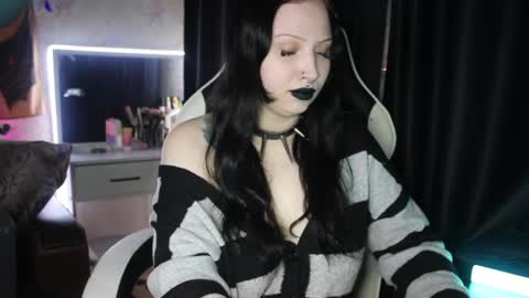 Hey  Im Ellie  if you like me and like my show give me a thumbs up hehe online show from June 2026 10:13:02 PM
