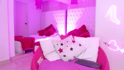 Snapshot of kitty_madness chatting on December 2025 02:59:01 PM KITTY online show from December 2025 02:59:01 PM