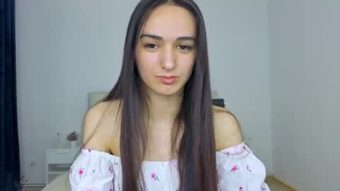 Elena online show from June 2026 07:33:02 AM