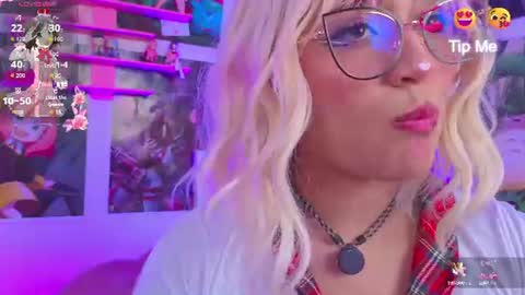 Snapshot of kitty_niki chatting on June 2026 10:52:01 PM Nicol Gomez online show from June 2026 10:52:01 PM