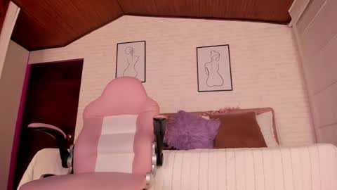 Snapshot of kitty_pam chatting on February 2025 02:19:01 AM Kitty online show from February 2025 02:19:01 AM