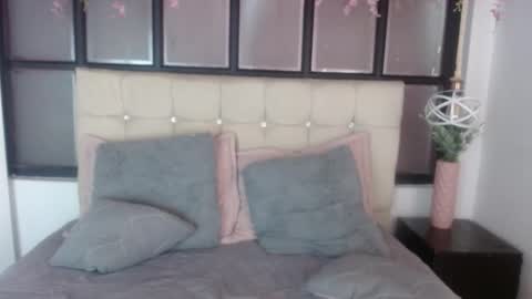 K I T T Y   online show from December 2025 08:46:01 PM