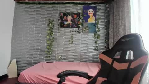 violet online show from October 2025 05:08:01 PM