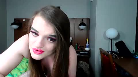Snapshot of kittykat_1999 chatting on February 2025 04:46:01 AM kittykat 1999 online show from February 2025 04:46:01 AM