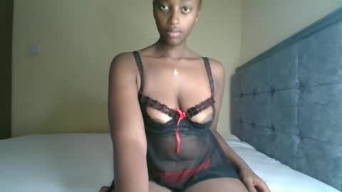 Snapshot of kittypettite chatting on November 2025 11:31:02 AM Kittypettite online show from November 2025 11:31:02 AM