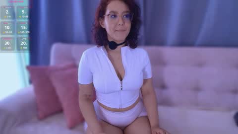 Snapshot of kittysophie_ chatting on May 2026 09:35:02 PM Sophie online show from May 2026 09:35:02 PM