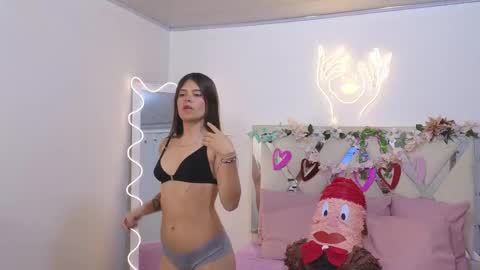 Snapshot of kittystar_tay chatting on March 2025 01:25:02 AM Kitty online show from March 2025 01:25:02 AM