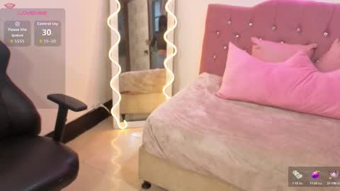 Snapshot of kittystar_tay chatting on October 2025 11:42:02 AM Kitty online show from October 2025 11:42:02 AM