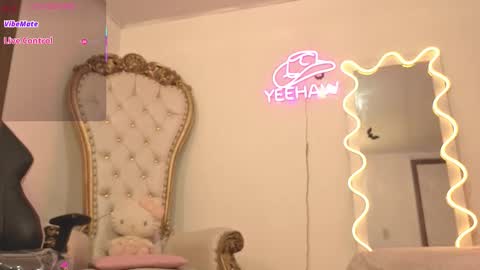 Snapshot of kittystar_tay chatting on November 2025 11:43:02 AM Kitty online show from November 2025 11:43:02 AM