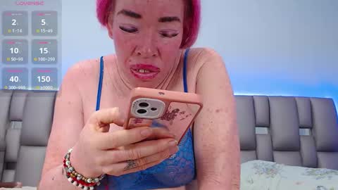 kittywhiteass online show from November 2025 08:07:01 AM