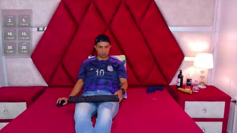 Snapshot of kity_spiderr chatting on November 2025 12:38:01 PM Luisa y Jairo online show from November 2025 12:38:01 PM