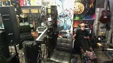 Snapshot of kiveuxmakeu chatting on November 2025 03:05:01 AM kiveuxmakeu online show from November 2025 03:05:01 AM