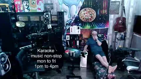 Snapshot of kiveuxmakeu chatting on December 2025 06:43:02 AM kiveuxmakeu online show from December 2025 06:43:02 AM