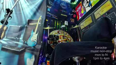 Snapshot of kiveuxmakeu chatting on December 2025 05:53:02 PM kiveuxmakeu online show from December 2025 05:53:02 PM