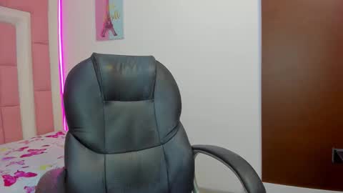 Klaret online show from December 2025 09:00:01 PM