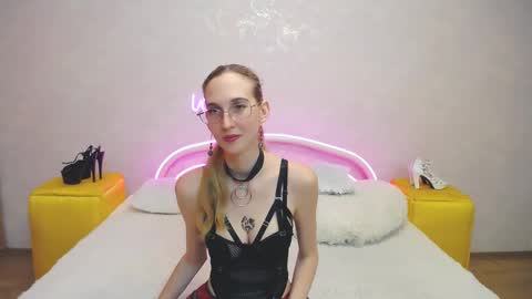 Klary online show from February 2025 06:00:01 PM