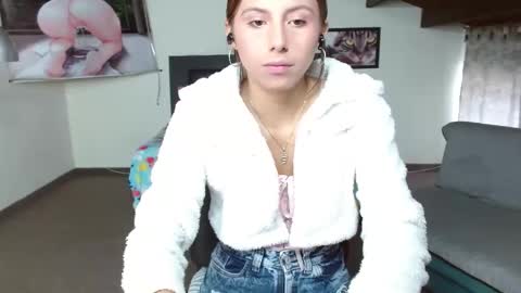 Snapshot of kloe_deker chatting on March 2025 01:35:02 PM Kloe deker online show from March 2025 01:35:02 PM