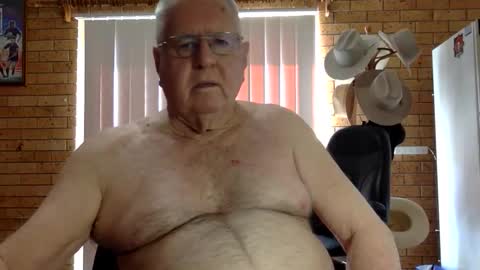 Aussiedude online show from October 2025 03:37:01 AM