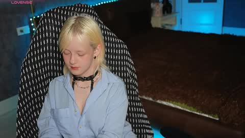 Snapshot of kofimoon chatting on April 2026 10:22:01 PM Kofi online show from April 2026 10:22:01 PM