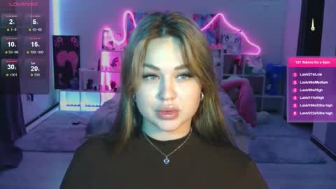 Mia online show from November 2025 03:00:01 PM