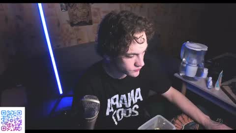 Snapshot of kolyakayne chatting on April 2026 04:17:01 AM Kolya Kayne online show from April 2026 04:17:01 AM