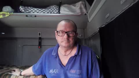 Snapshot of komputer123456789 chatting on January 2025 11:43:01 AM Bogdan online show from January 2025 11:43:01 AM