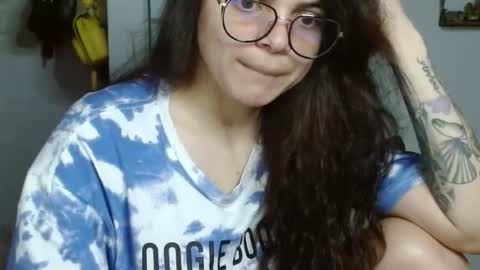 Snapshot of koranikky08 chatting on January 2025 10:29:02 PM Karoll online show from January 2025 10:29:02 PM
