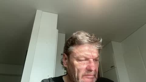 kovapoika online show from October 2025 01:00:02 PM