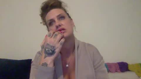 koyoteej online show from January 2025 07:16:01 PM