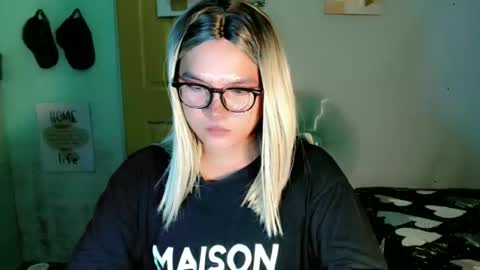 krezikeed online show from April 2026 06:19:01 AM