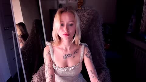 kris_grant online show from February 2025 01:33:01 PM