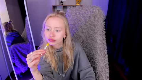 kris_grant online show from March 2025 10:44:02 AM