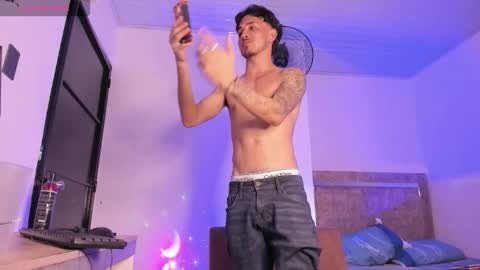 Snapshot of kriss_edwards chatting on September 2025 10:31:01 PM Kriss online show from September 2025 10:31:01 PM