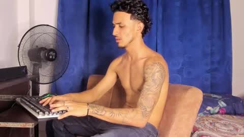 Snapshot of kriss_edwards chatting on October 2025 03:14:02 AM Kriss online show from October 2025 03:14:02 AM