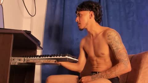 Snapshot of kriss_edwards chatting on December 2025 12:16:01 AM Kriss online show from December 2025 12:16:01 AM